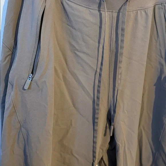 Lululemon Stretch High-Rise Jogger | Zip Pockets | Size 8 - Picture 2 of 8
